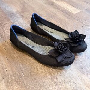 Rothy’s The Petal Square Knit Flat Shoes in Black EUC